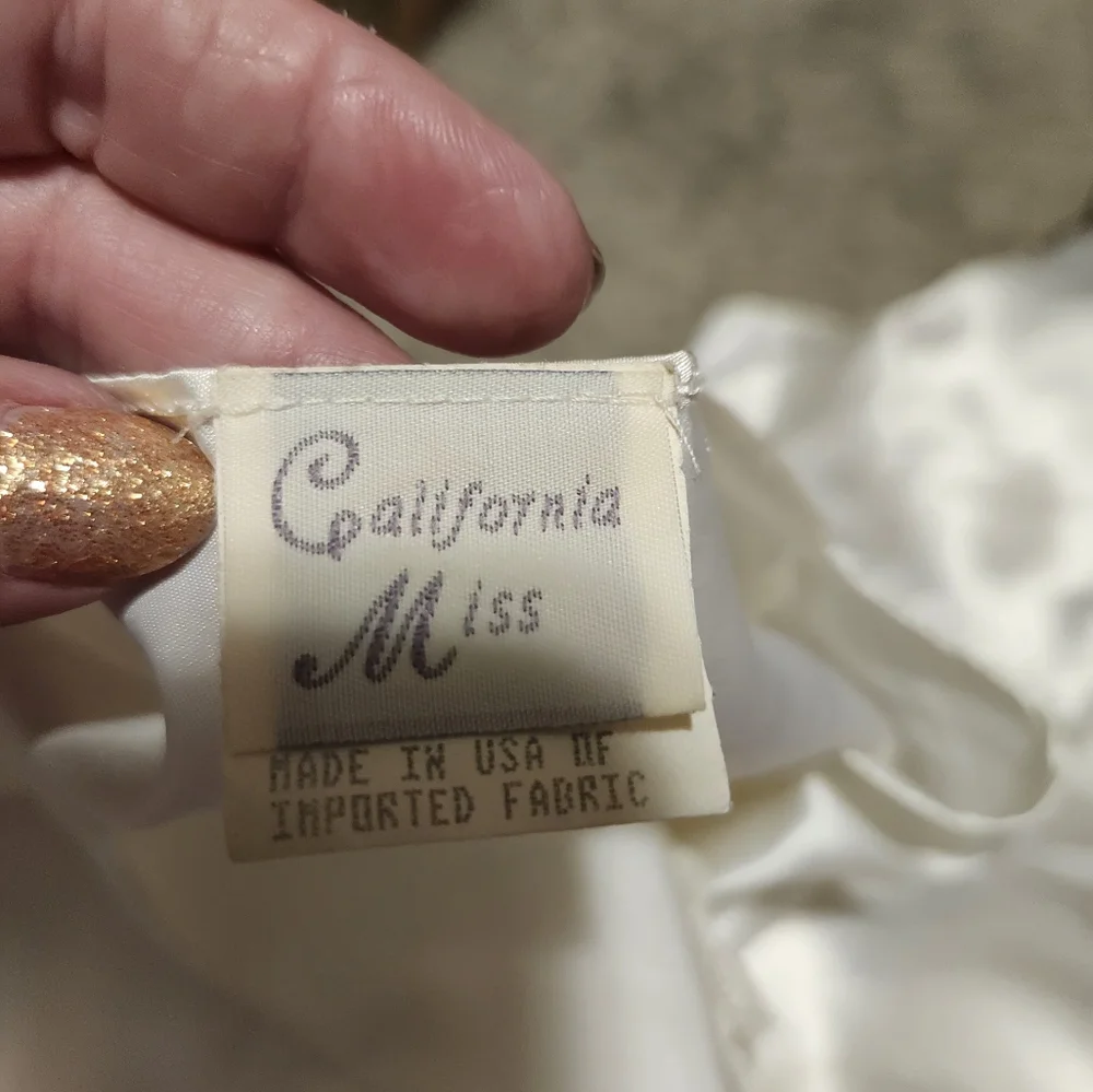 WHITE SATIN ROBE - Picture 6 of 7
